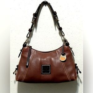 ⭐️Authentic Dooney & Bourke East West Handbag⭐️